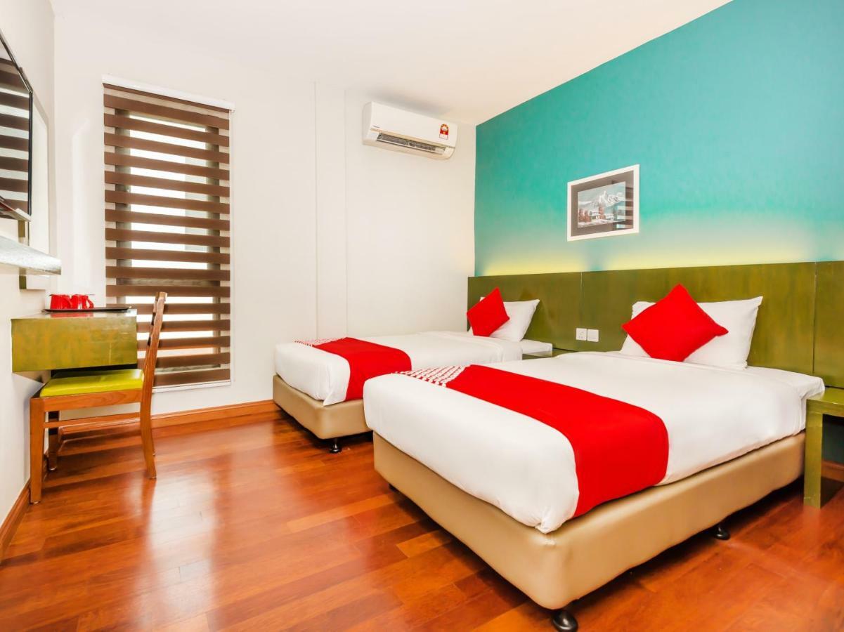 Oyo 663 Trevor Hotel