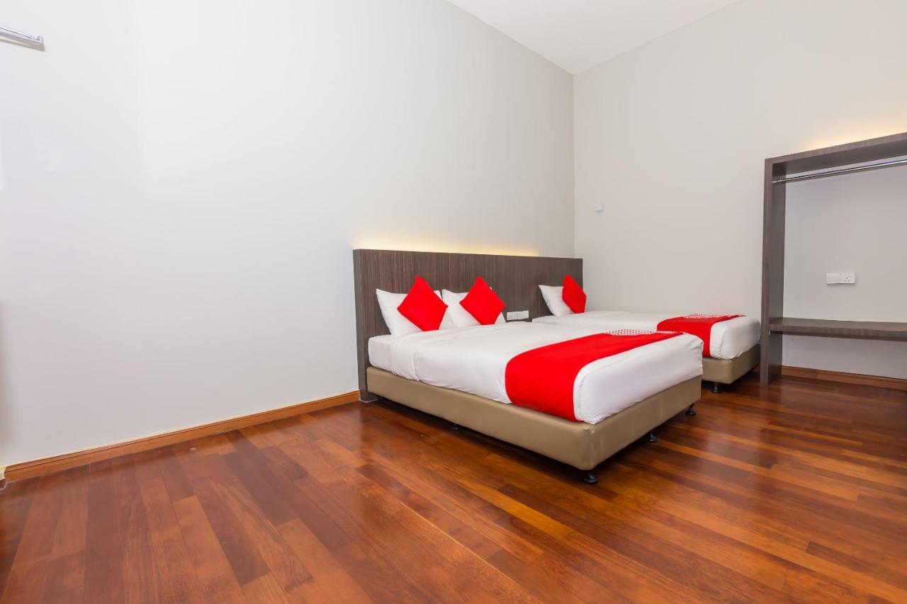 Hotel Oyo 663 Trevor 2*